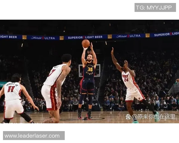 湖人勇士激战回顾12月26日精彩录像回放分析与亮点总结