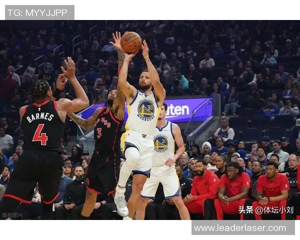 库里31+6三分勇士大胜爵士完结3连败 希尔德20分巴特勒准三双